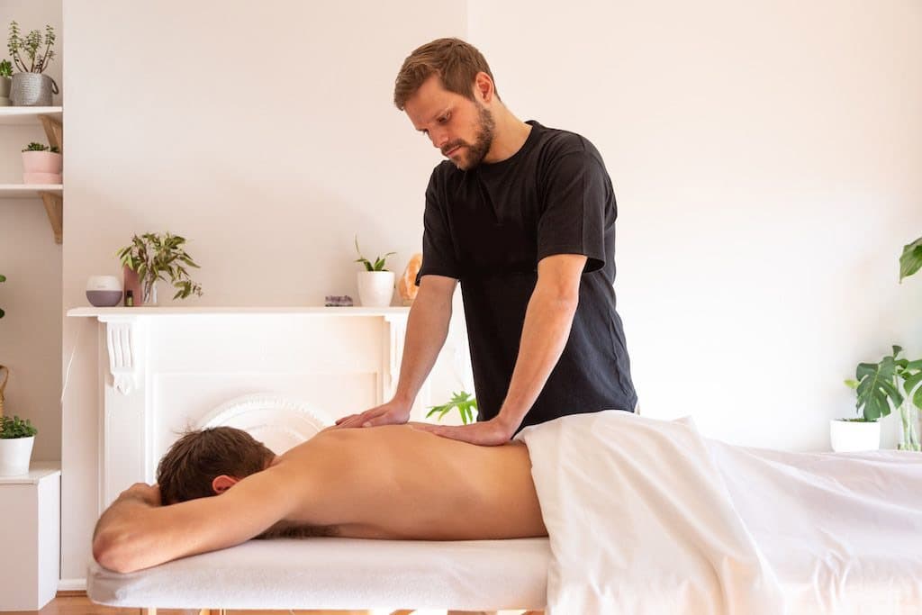 Kräuterstempel Massage Schulungen auf höchstem Niveau für professionelle Anwendungen