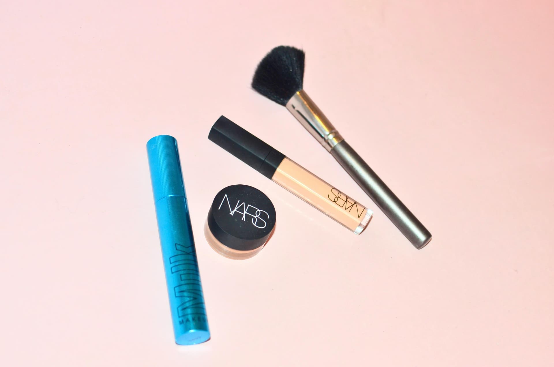 Hourglass Make Up: Luxury Products That Elevate Your Look