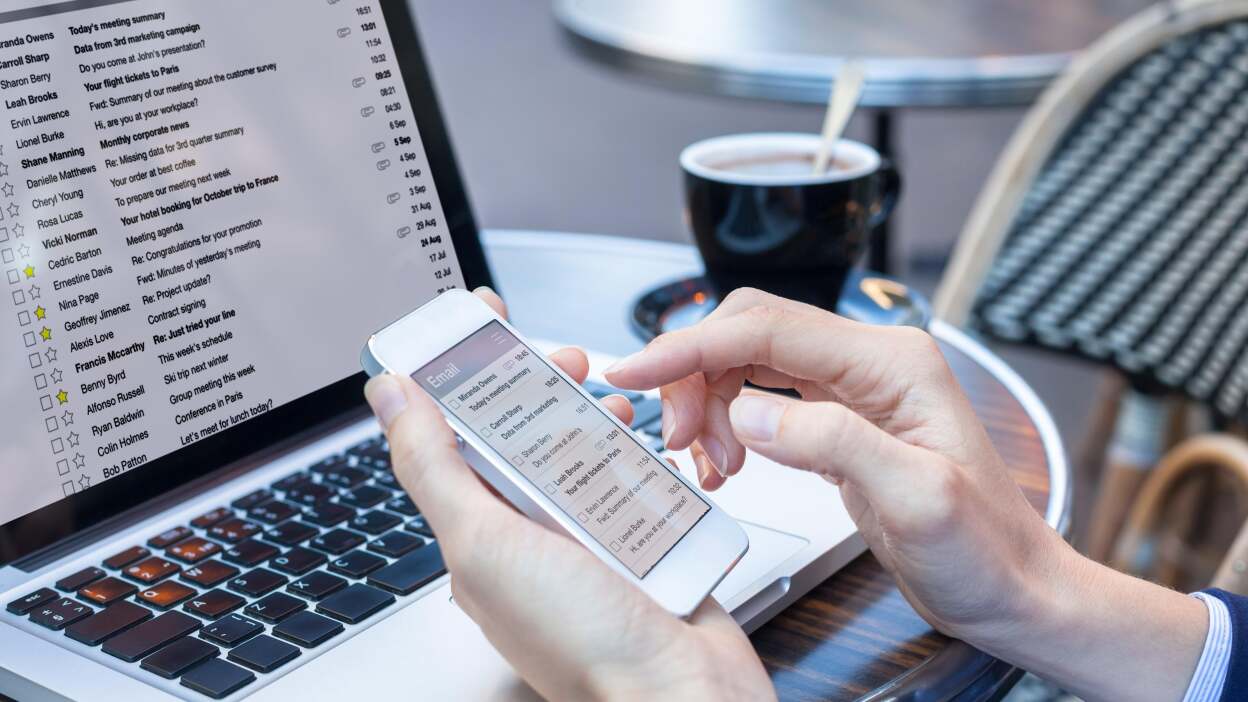 B2B Competitive Intelligence: How Companies Stay Ahead of Competitors